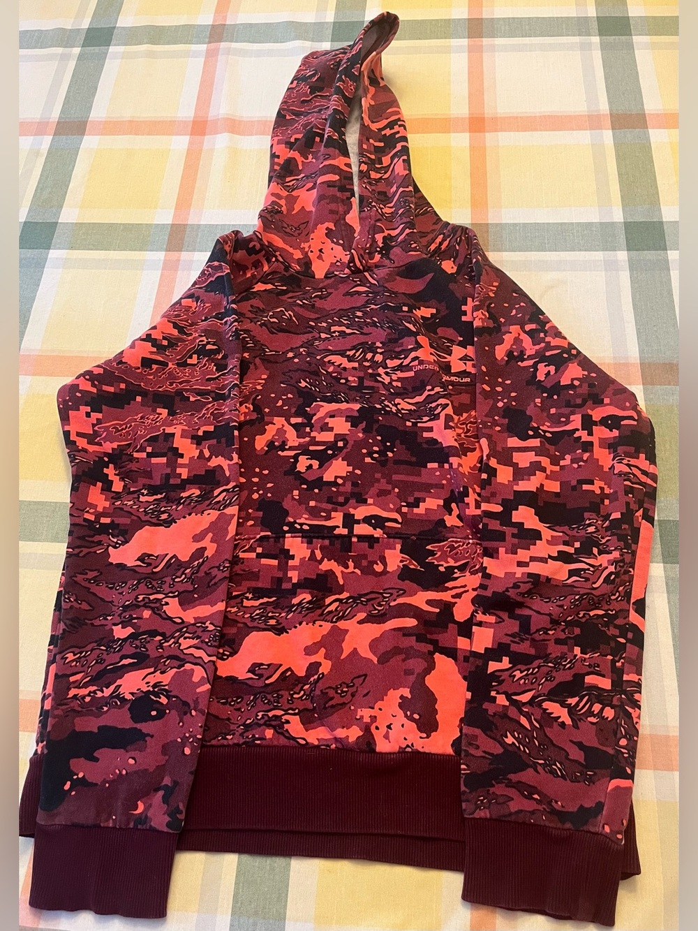 🍁 Under Armour Boys YLG Rival Fleece Camo Hoodie Coral Black Dark Red Loose Fit